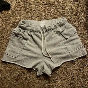 i am selling these light grey cargo jogger shorts
